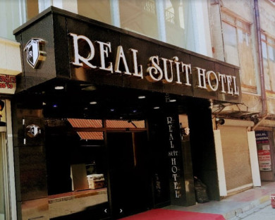 Van-Real Suite-3.jpg